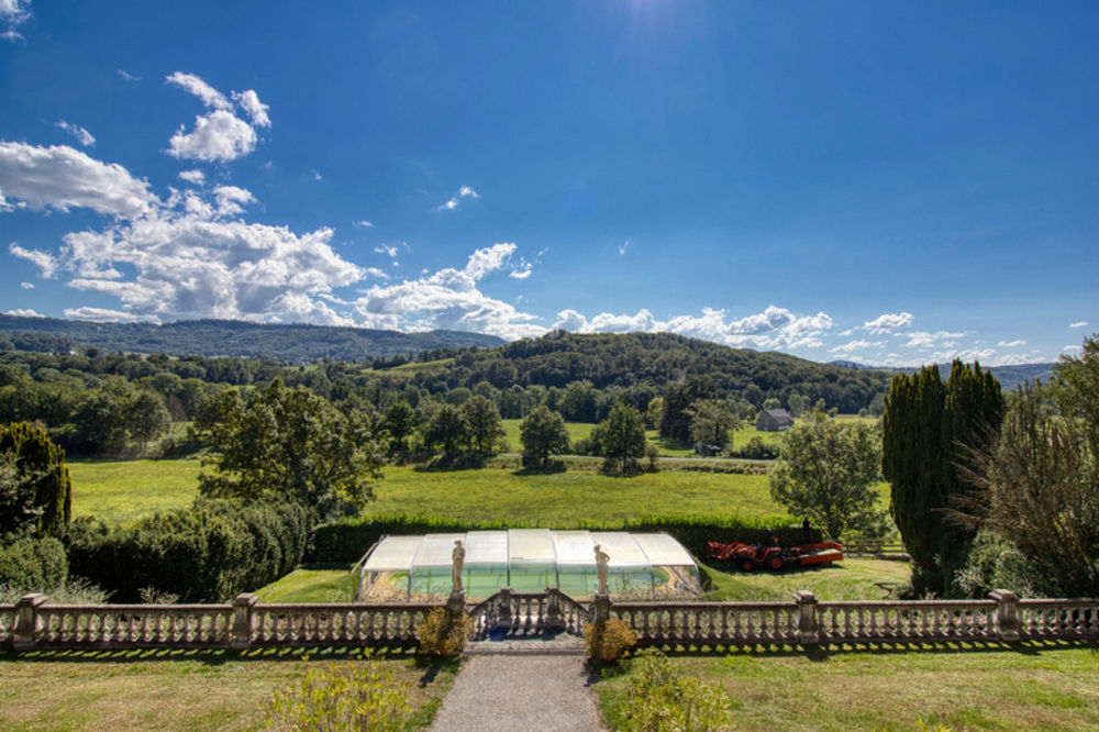 � vendre  Propri�t�/ch�teau Ydes (15210)