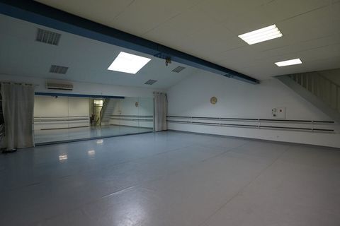 LEZIGNAN CORBIERES - MURS COMMERCIAUX 113 m&sup2; 119000 11200 Lezignan corbieres