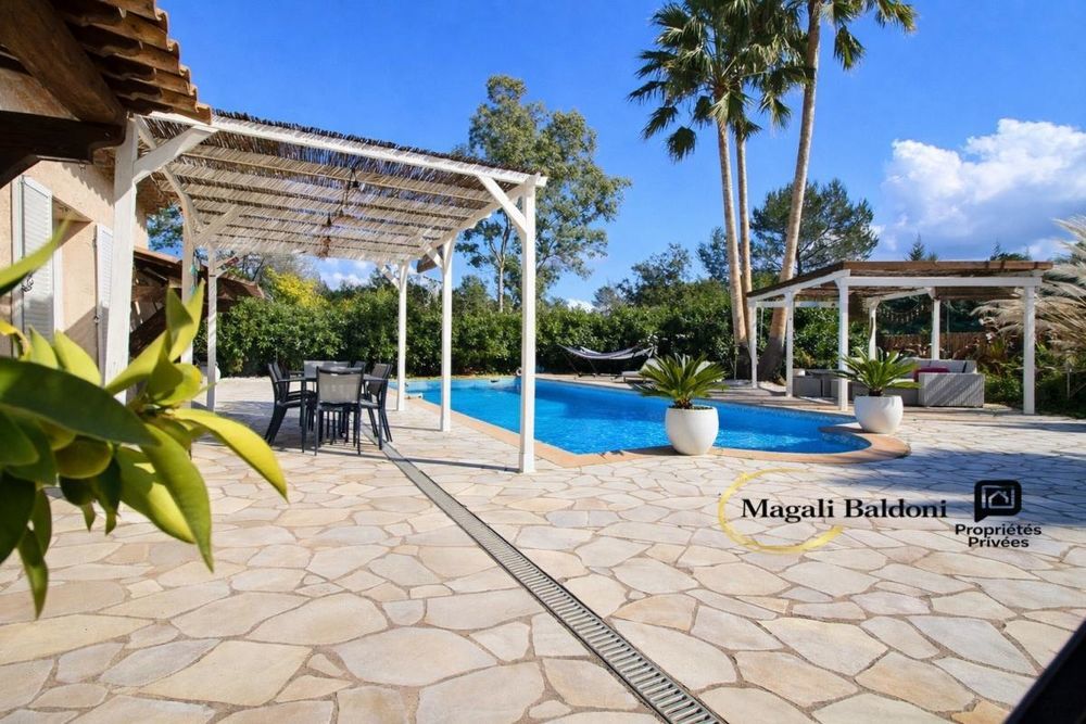 � vendre  Villa Roquebrune-sur-Argens (83520)