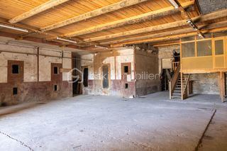  Remise / Grange � vendre 1 pi�ce 303 m�