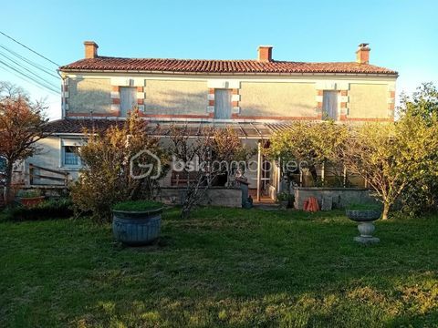   ? Maison de caract�re avec d�pendances � Vinax (17510), proche for�t d'Aulnay Propri�t�/ch�teau - 7 pi�ce(s) - 160 m�