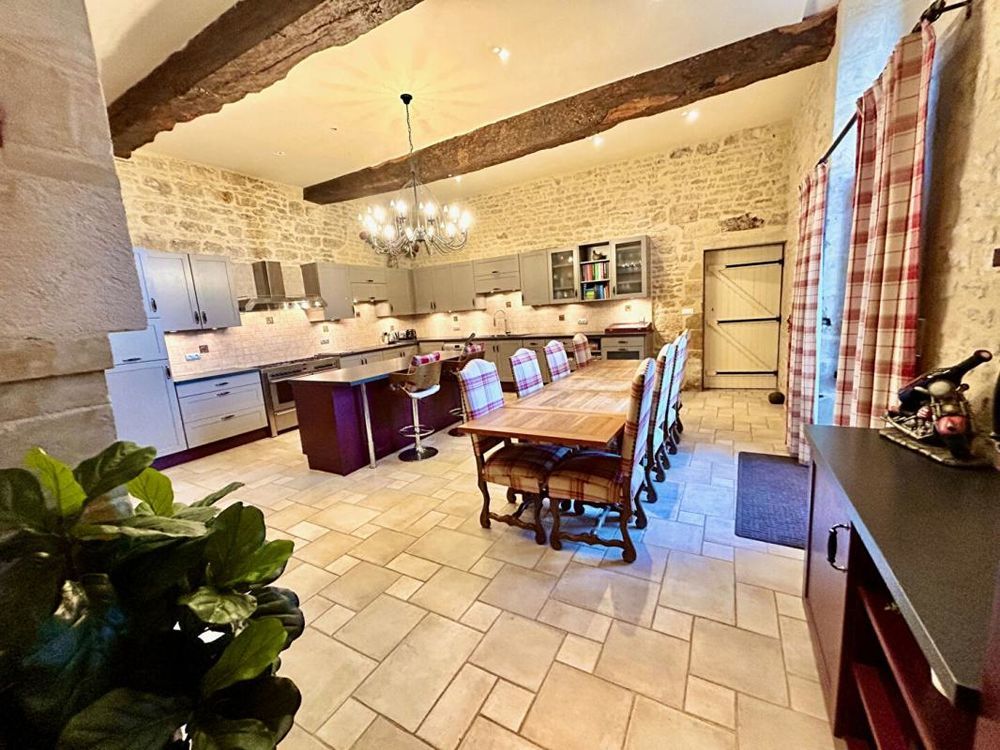 � vendre  Propri�t�/ch�teau Saint-Hilaire-des-Loges (85240)