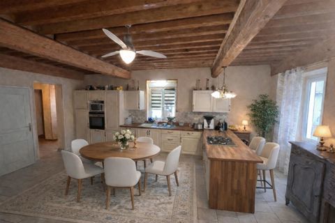   SOUS OFFRE AU PRIX !    CLAVEISOLLES, maison de village  113 m2 Carrez  sans travaux Maison - 5 pi�ce(s) - 123 m�