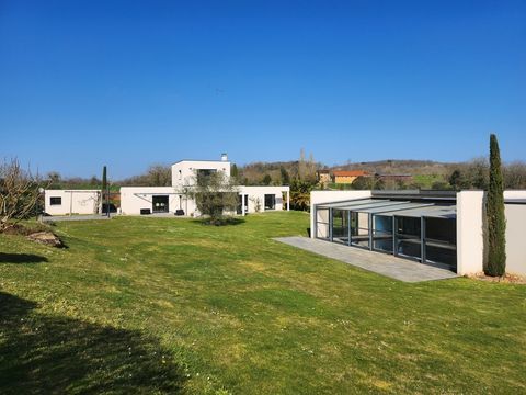   Magnifique maison moderne avec piscine int�rieure et SPA Maison - 5 pi�ce(s) - 147 m�