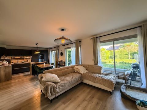   � vendre � Appartement T3 traversant en rez-de-jardin enti�rement r�nov� � Reignier-�sery (74) Appartement - 3 pi�ce(s) - 64 m�