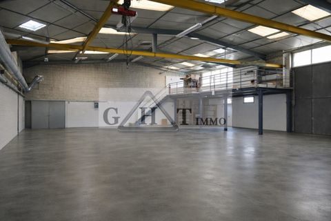 A LOUER 485 M&sup2; ENTREPOT + BUREAUX + TERRAIN A CHELLES 3990 77500 Chelles