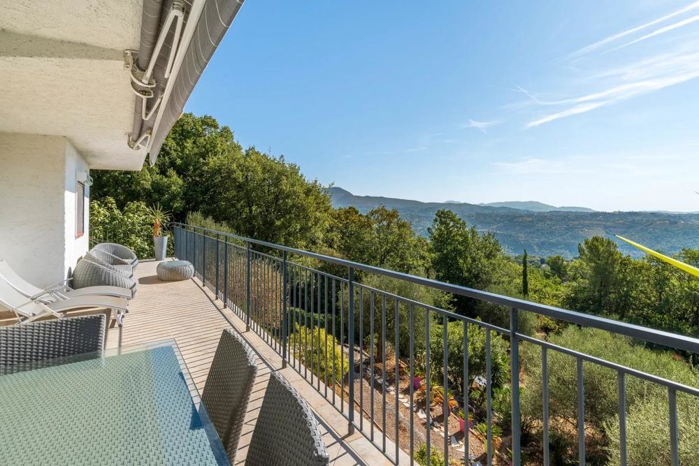 � vendre  Maison Gatti�res (06510)