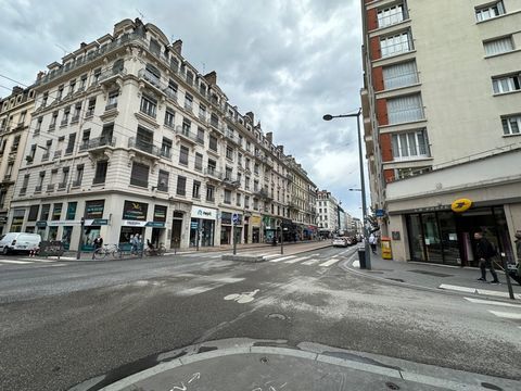 Local commercial Bail &agrave; c&eacute;der  LYON 6EME ARRONDISSEMENT (69), local commercial de 136m2 sur 2 niveaux, emplacement N&deg;1 secteur L 132000 69006 Lyon 6eme arrondissement