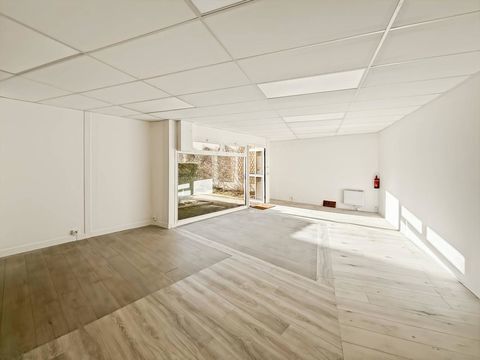 Bureaux &agrave; louer donnant sur cour tr&egrave;s calme et arbor&eacute;e 3099 75012 Paris
