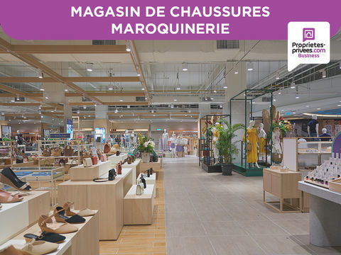 75018 PARIS - Maroquinerie, Chaussures, Accessoires de mode,120 m&sup2;,  vitrine 12 m&egrave;tres 56000 75018 Paris