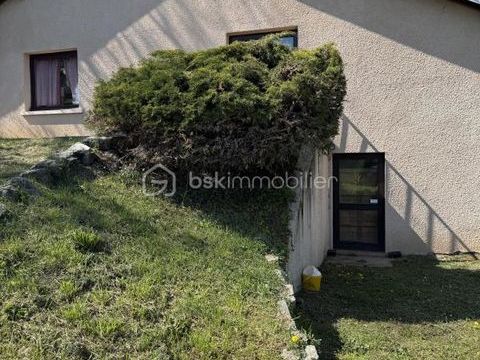 Local d'activit&eacute; ou maison &agrave; R&eacute;abiliter ou mixte des deux d'une surface de plus de 300m2 sur un terrain de 5000 m2 220000 42370 Saint haon le vieux