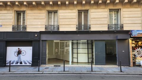 Au couer d'un quartier commer&ccedil;ant, une boutique &agrave; louer de 30 m&sup2; et sous-sol 3225 75006 Paris