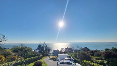   Maison VUE MER � vendre 8 pi�ces ROSCANVEL (29) Maison - 8 pi�ce(s) - 131 m�