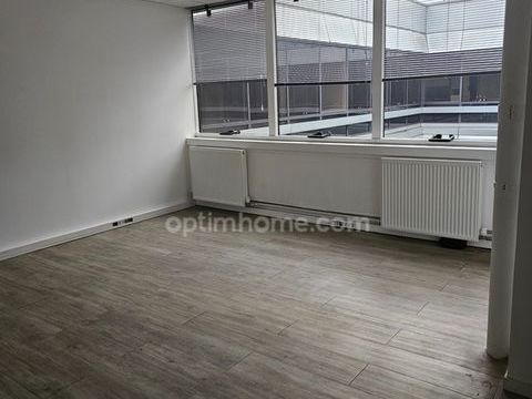 bureau r&eacute;nov&eacute; de 40 m2 &agrave; vendre &agrave; Cergy au prix de 77000 euros 77000 95000 Cergy