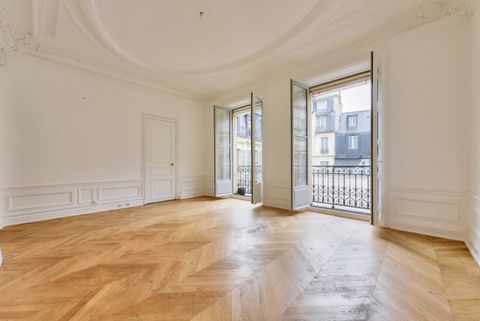 Locaux situ&eacute;s rue de la Paix 8447 75002 Paris