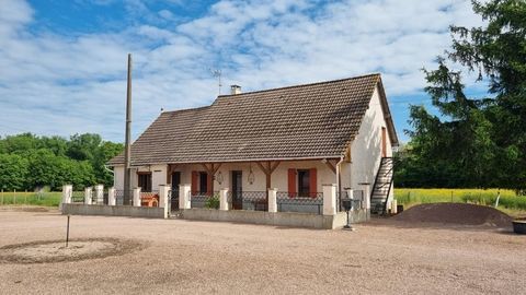   Corps de ferme avec maison d'habitation � 20km de Moulins Maison - 8 pi�ce(s) - 106 m�