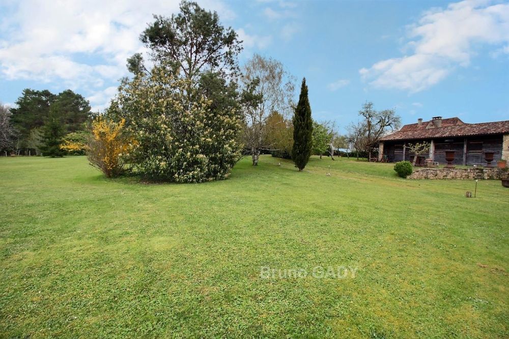 � vendre  Propri�t�/ch�teau P�rigueux (24000)