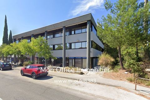 R&eacute;f&eacute;rence : 6386-FBR - Local de 60 m&sup2; avec 2 parkings - Av du Club Hippique 189000 13100 Aix en provence