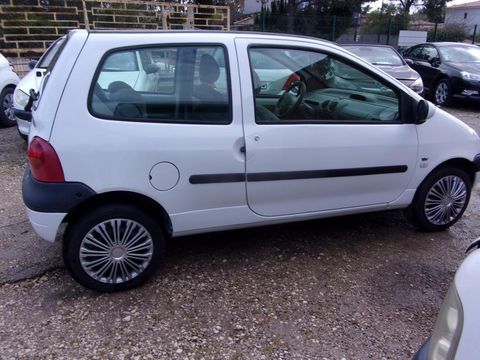 Renault Twingo 1,2 16v 75cv PRIVILEGE Boite Auto 2002 occasion &Eacute;guilles 13510