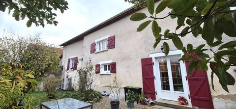   Belle Maison de Village et de Caract�re de 1815 de 155 m� R�nover et Entretenue avec Go�t avec sa Cour avant et Terrasse de 115 Maison - 7 pi�ce(s) - 150 m�