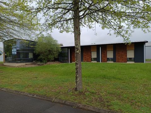 LOCAL COMMERCIAL COMPOSE DE PLUSIEURS ESPACES DE TRAVAIL 388000 40800 Aire sur l adour