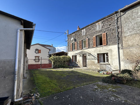   ENTRAIGUES (63) MAISON A RESTAURER Maison - 5 pi�ce(s) - 133 m�