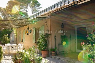  Propri�t�/ch�teau � vendre 8 pi�ces 220 m�