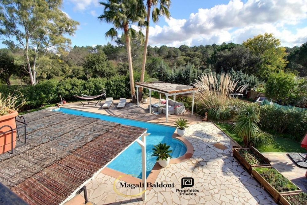 � vendre  Villa Roquebrune-sur-Argens (83520)