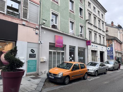 A LOUER - LOCAL COMMERCIAL 3239 01100 Oyonnax