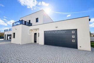  Maison � vendre 6 pi�ces 227 m�