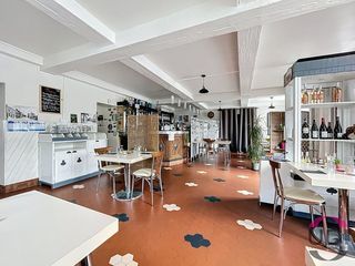  Immeuble � vendre 2 pi�ces 585 m�