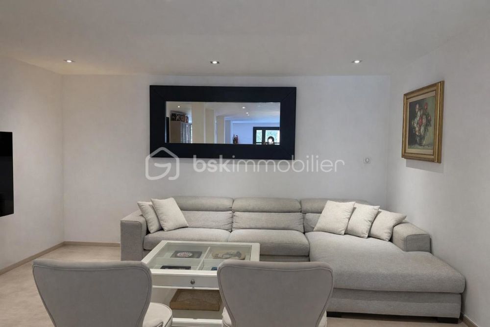 � vendre  Villa Saint-Laurent-du-Var (06700)