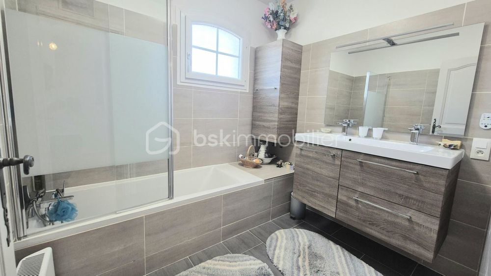 � vendre  Villa La Farl�de (83210)