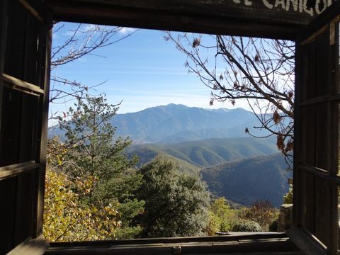   Dpt Pyr�n�es Orientales (66), � vendre JUJOLS Maison pierres 8 pi�ces 207 m� � r�nover compl�tement sur terrain 185 m� Maison - 8 pi�ce(s) - 208 m�