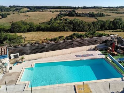   Maison cossue avec piscine chauff�e et chambres d'h�tes � 5 minutes de Hauterives ? Vue panoramique, fort potentiel touristique Propri�t�/ch�teau - 7 pi�ce(s) - 200 m�