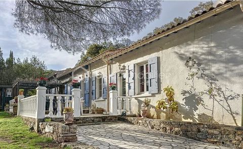   PROPRIETE AU CHARME DE L'ANCIEN 142 m2 Propri�t�/ch�teau - 7 pi�ce(s) - 142 m�