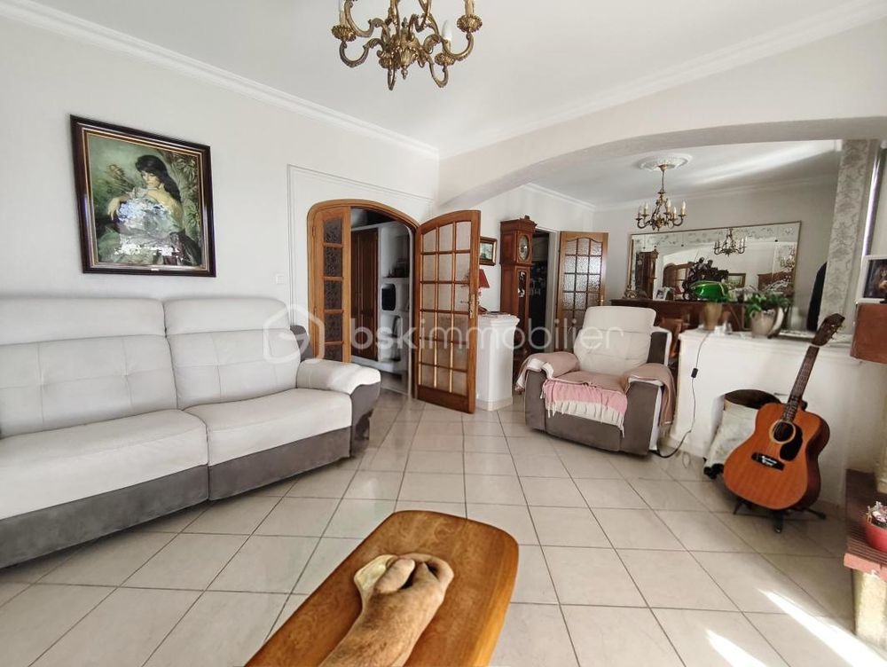 � vendre  Villa Saint-Laurent-du-Var (06700)