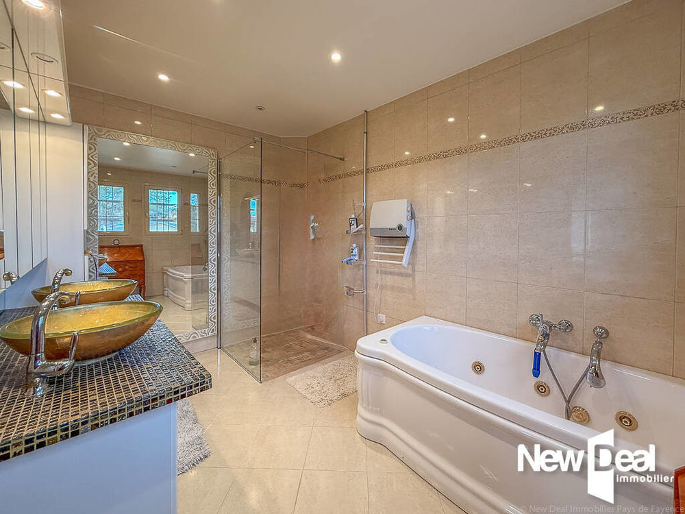 � vendre  Maison Montauroux (83440)