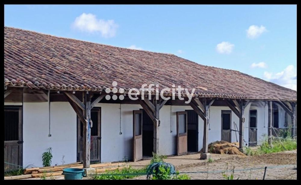 � vendre  Maison Saint-Martin-de-Coux (17360)