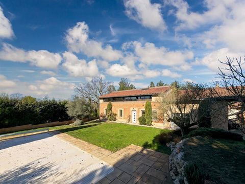   Magnifique ferme r�nov�e sur la commune de Mondouzil Ferme - 5 pi�ce(s) - 298 m�