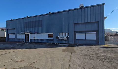 LONS  ZI. Local activit&eacute; 700 m2 + 30 parkings sur terrain cl&ocirc;tur&eacute; 1 800 m2 649000 39000 Lons le saunier