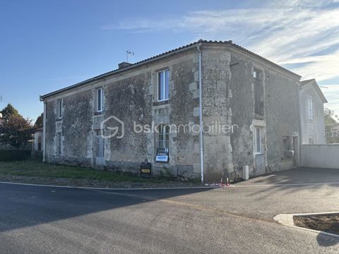   Maison spacieuse et authentique � Petosse proche de Fontenay le comte Maison - 6 pi�ce(s) - 220 m�