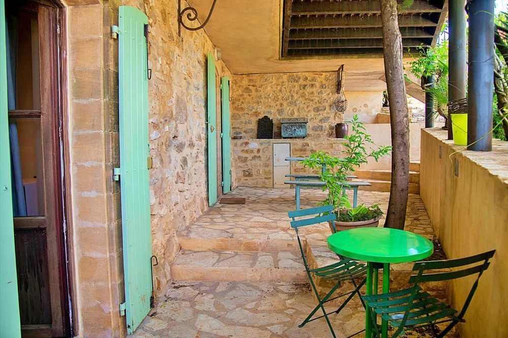 � vendre  Propri�t�/ch�teau Uz�s (30700)