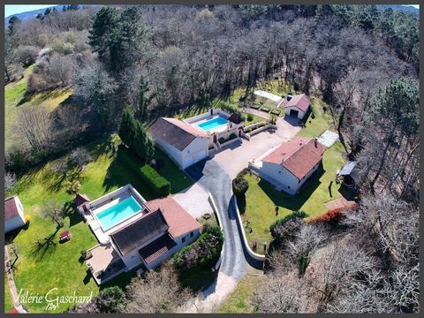   Domaine avec g�tes � vendre � 3 maisons, 2 piscines, nature et calme � 6600 m� de terrain - Dordogne Propri�t�/ch�teau - 11 pi�ce(s) - 224 m�