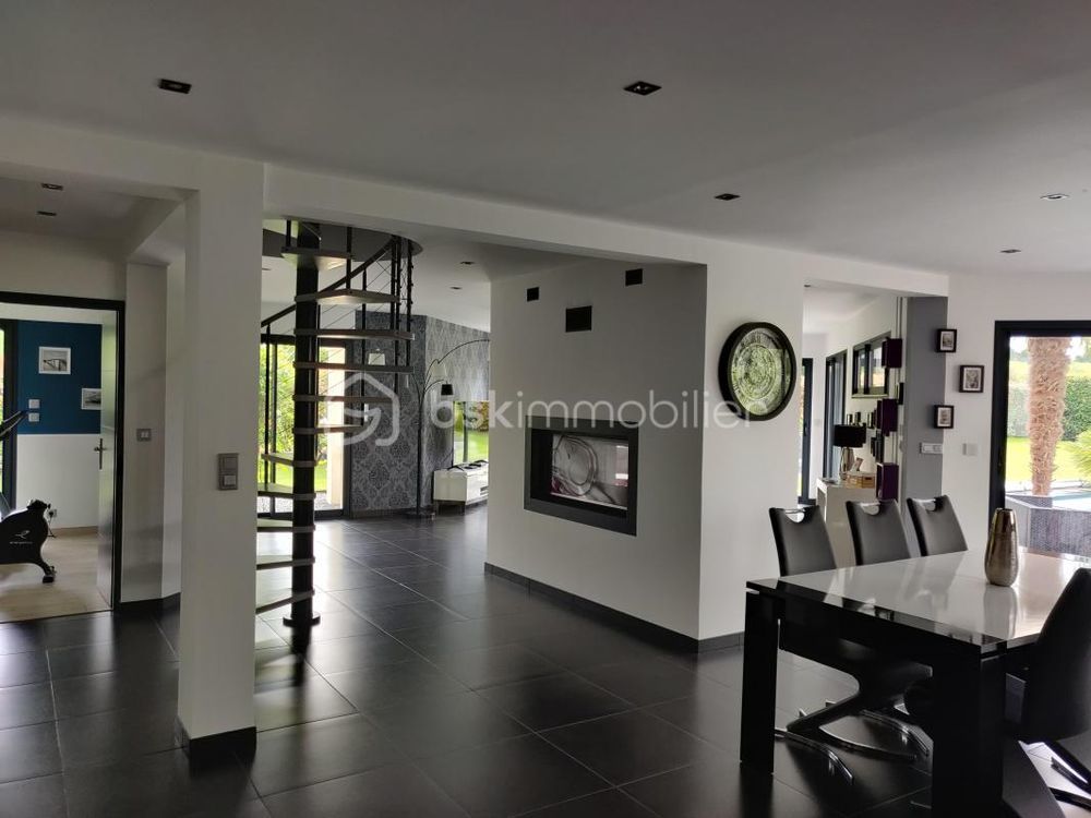 � vendre  Propri�t�/ch�teau Livarot (14140)