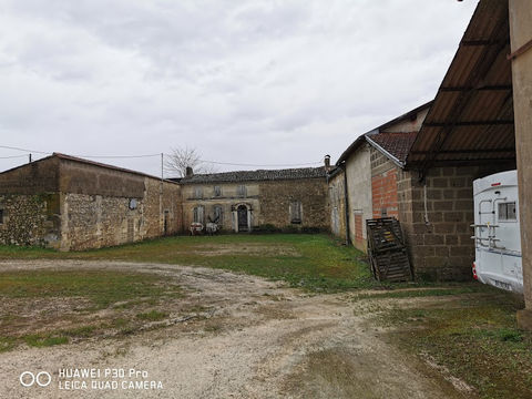 VILLEGOUGE - Entrep&ocirc;t,  locaux et habitation de 800 m2 230500 33141 Villegouge