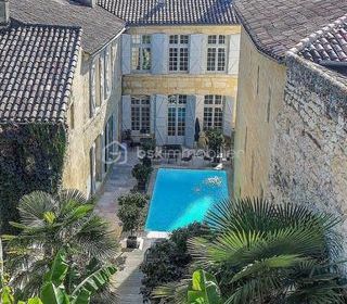  H�tel Particulier � vendre 15 + pi�ces 650 m�