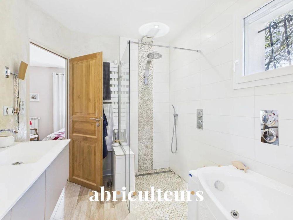 � vendre  Maison Cheval-Blanc (84460)