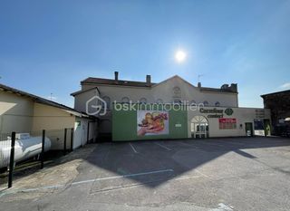  Immeuble � vendre 10 pi�ces 1015 m�