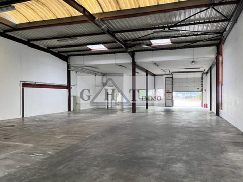 A LOUER -  1044 M&sup2; - ENTREPOT ET BUREAUX - LE BLANC MESNIL 10436 93150 Le blanc mesnil